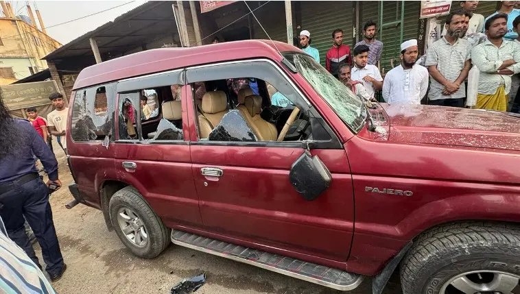 ধানের শীষের বিপক্ষে কাজ করার অভিযোগে সাবেক এমপির গাড়ি ভাঙচুর